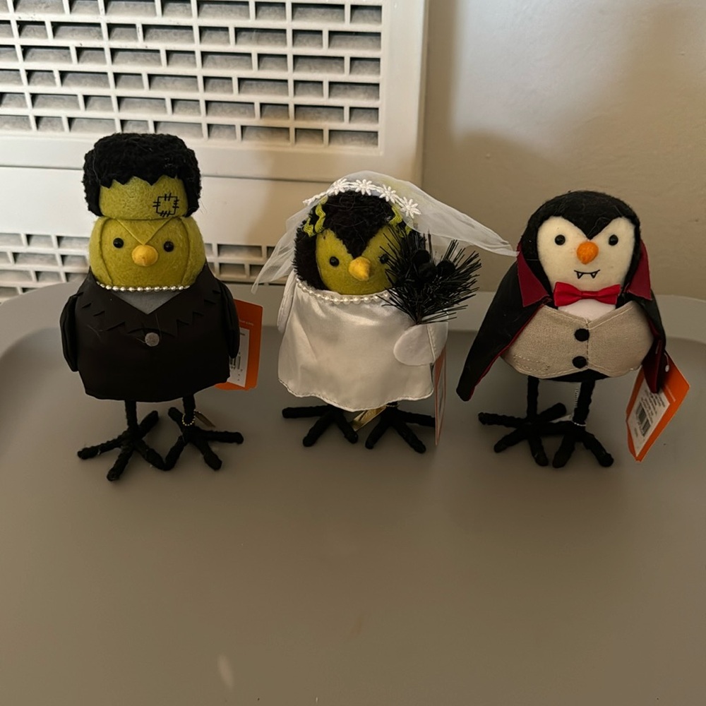 NWT Hyde & EEK! Gomez, Freda, and Count Fabric Halloween Costume Birds